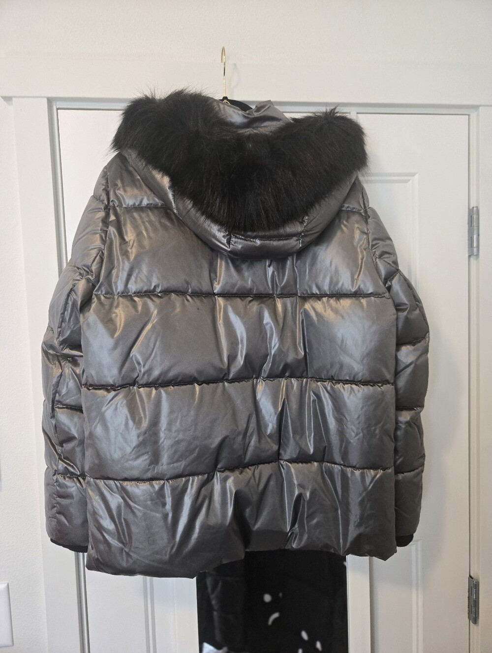 DKNY Metallic Silver Puffer Jacket with Faux Fur Hood. Size L - Picture 2 of 6